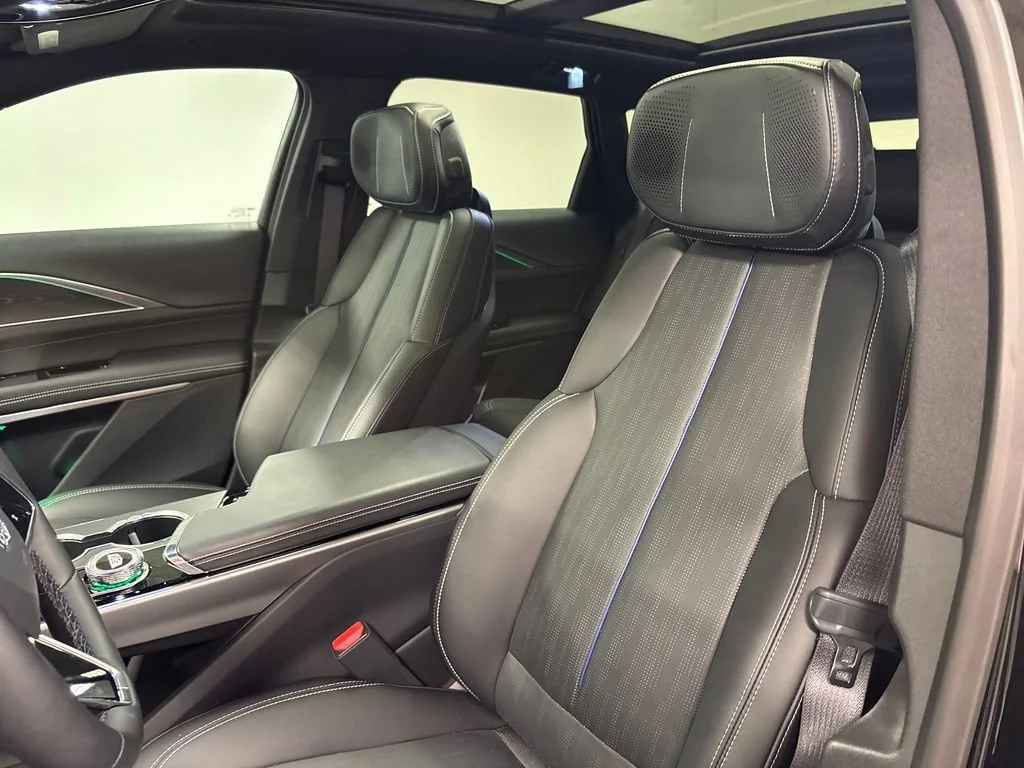 2025 Cadillac LYRIQ Luxury 2 - Photo 30