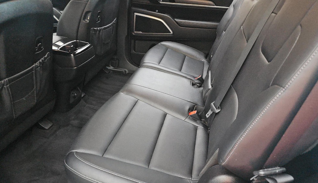 Used 2022 Black Kia LX image 19