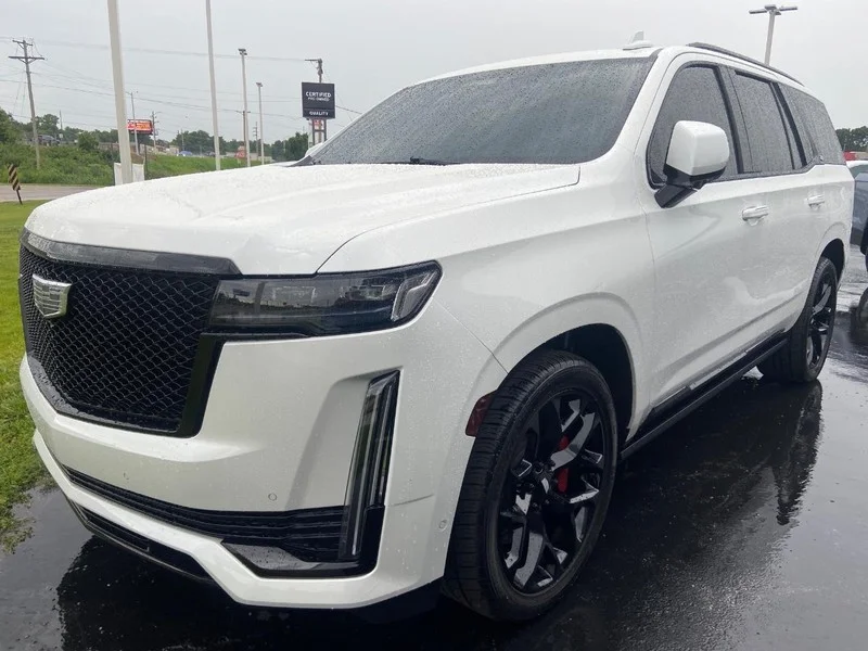 Used 2022 Crystal White Tricoat Cadillac Sport image 3