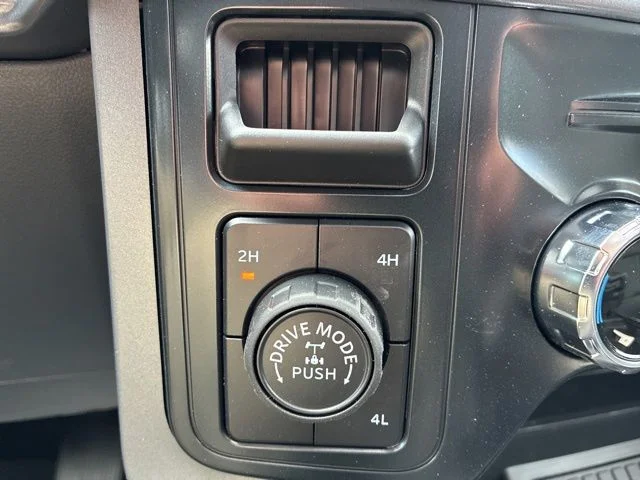 New 2026 Agate Black Metallic Ford XLT image 43