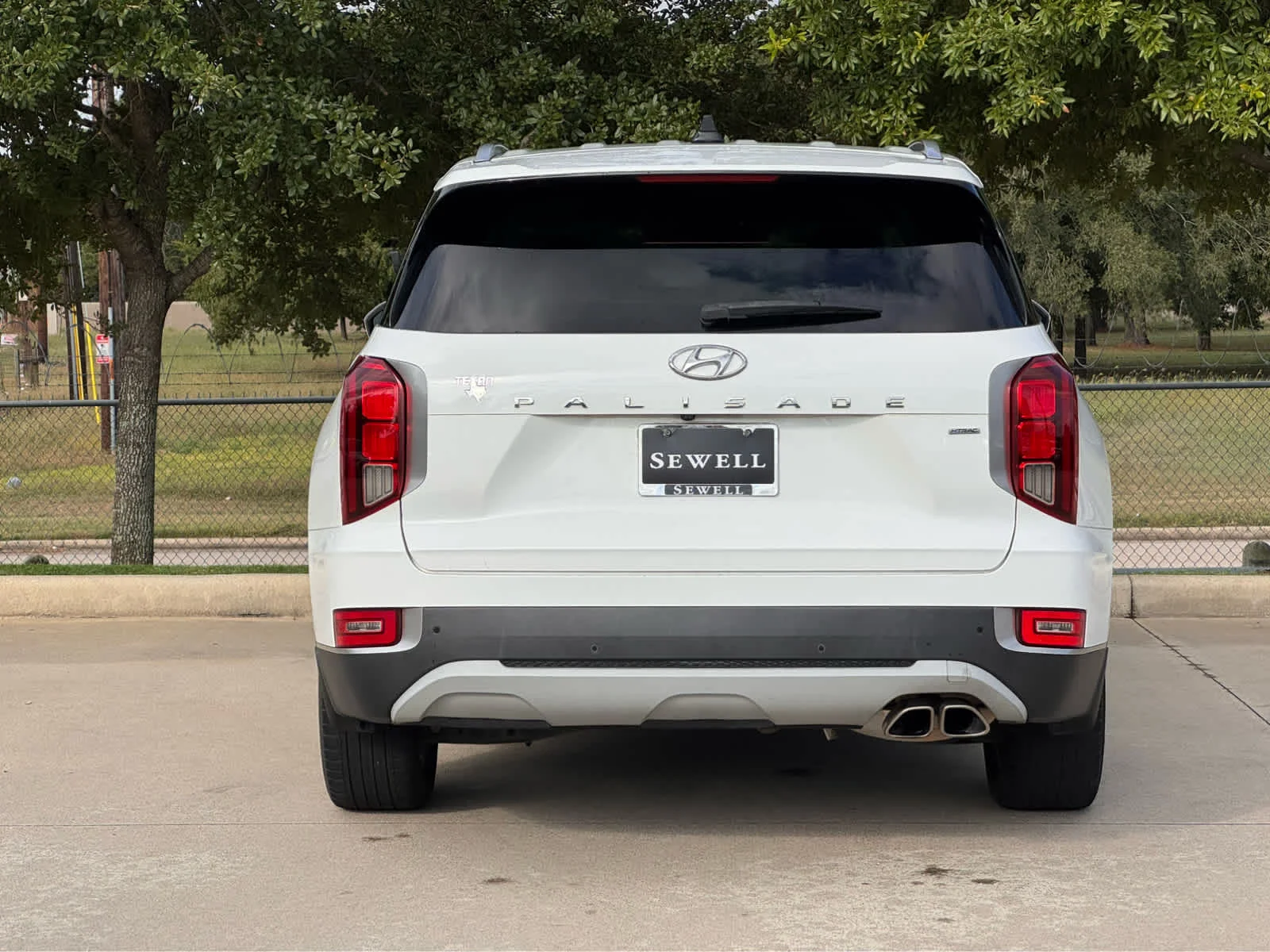 Used 2022 Hyper White Hyundai SEL image 5