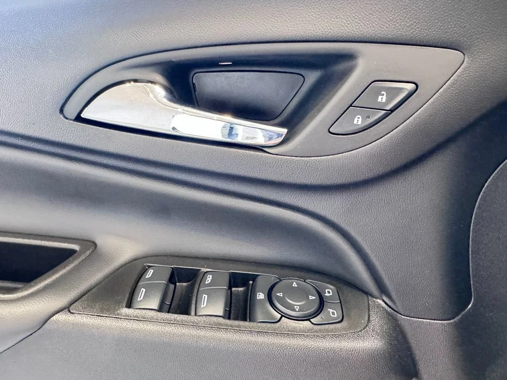 2023 Chevrolet Equinox LT - Photo 20