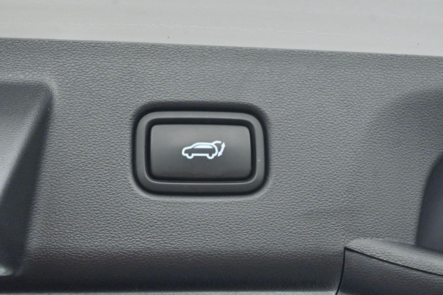 Used 2023 Serenity White Pearl Hyundai SEL image 9