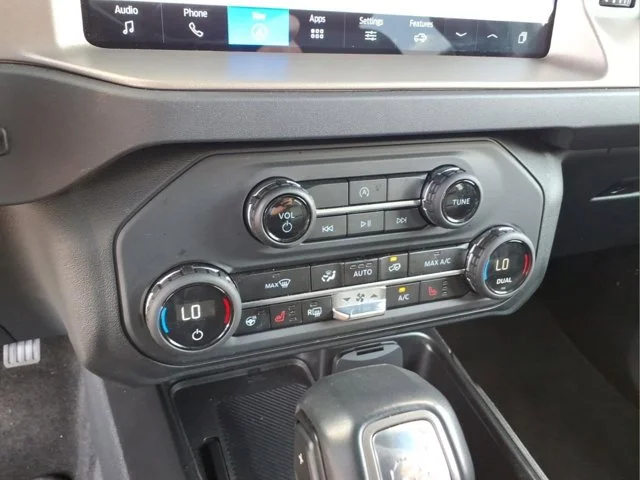 Used 2025 Green Ford Outer Banks image 27