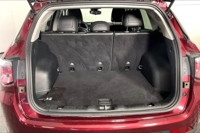 Used 2022 Red Jeep Latitude image 24