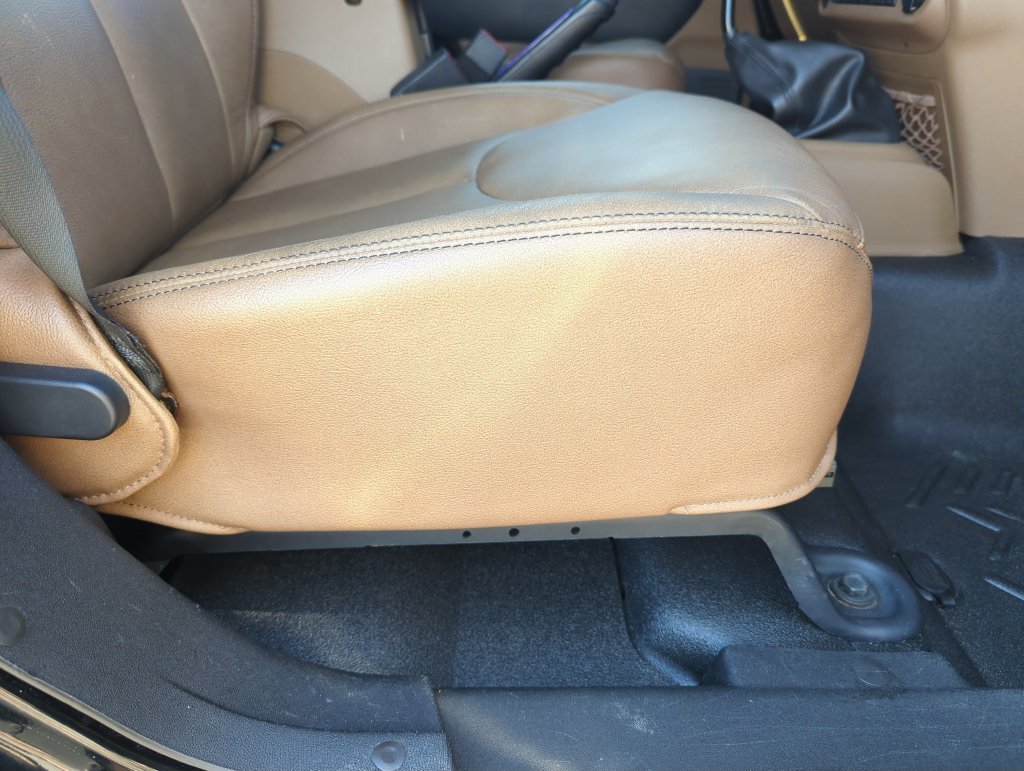Used 2015 Black Jeep Unlimited Sahara image 35