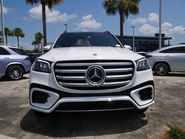 New 2026 MANUFAKTUR Moonlight White Metallic Mercedes-Benz GLS 450 image 26