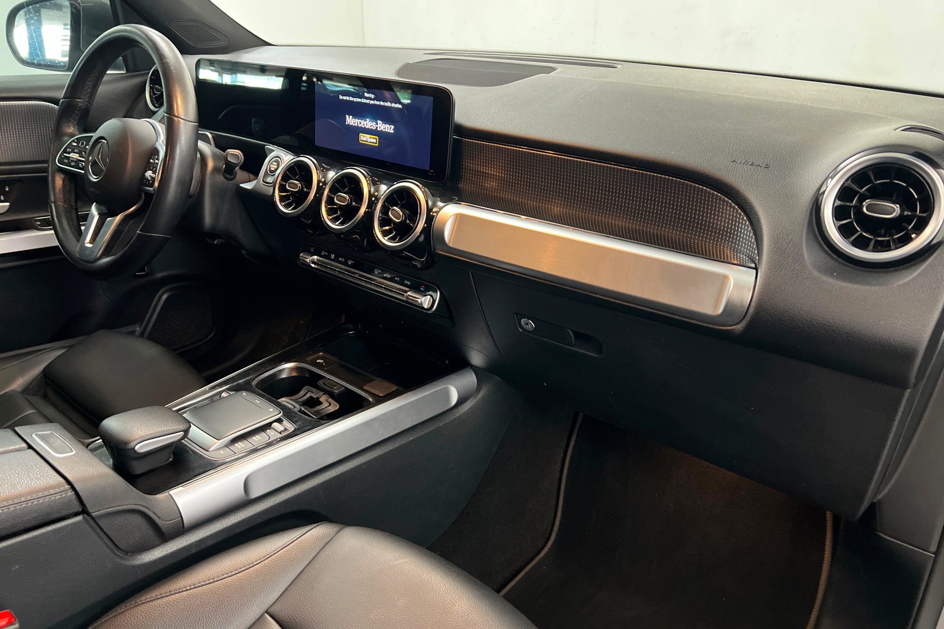 Used 2022 Gray Mercedes-Benz GLB 250 image 25