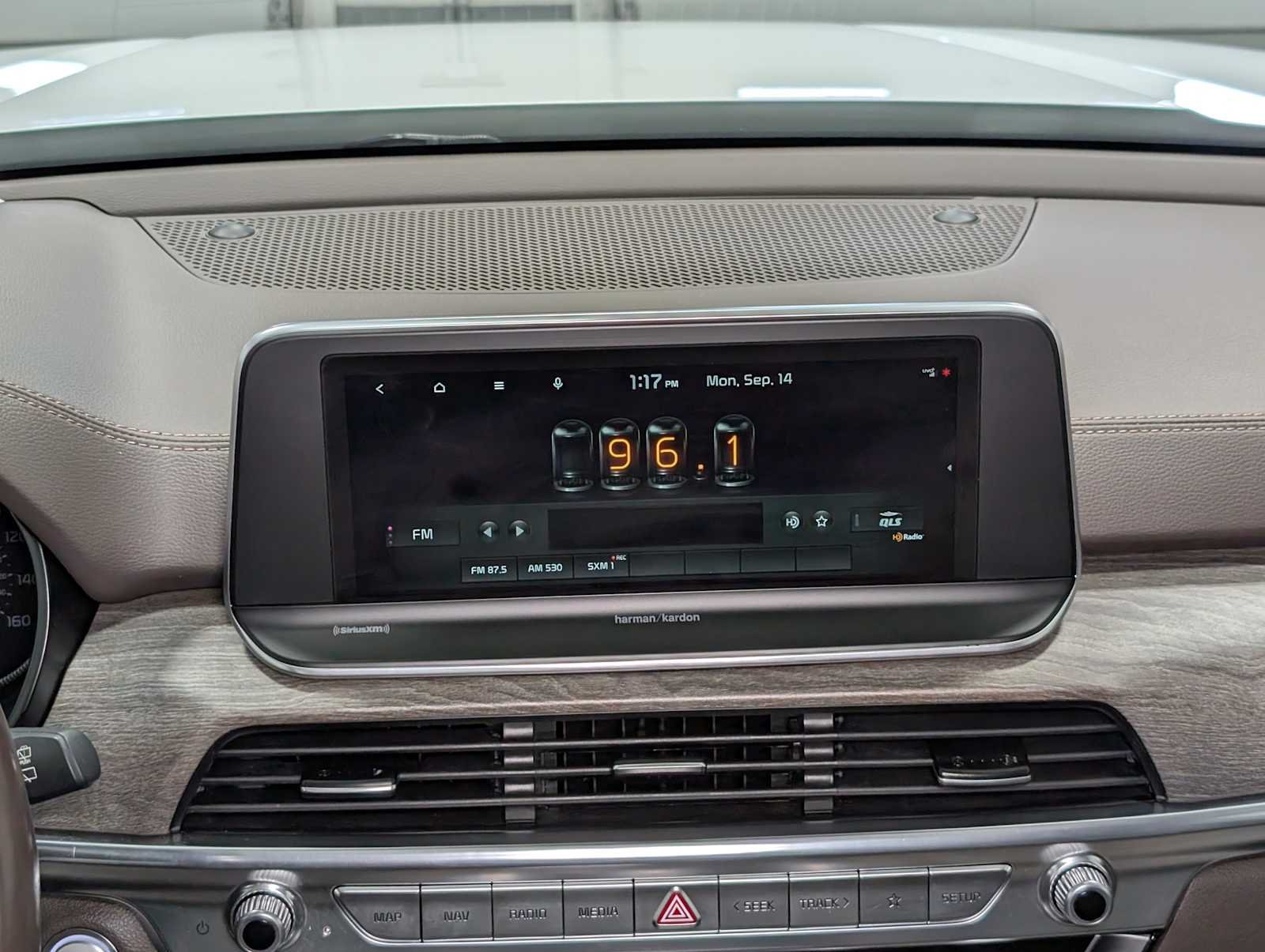 Used 2022 GLAC WHITE Kia SX image 19