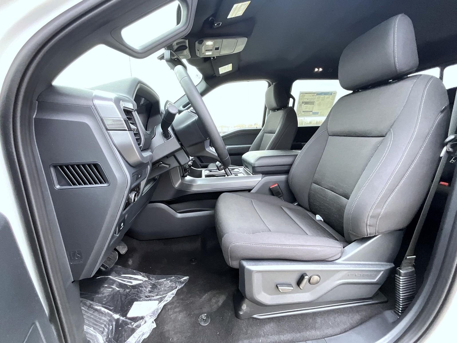 New 2026 Oxford White Ford XLT image 9
