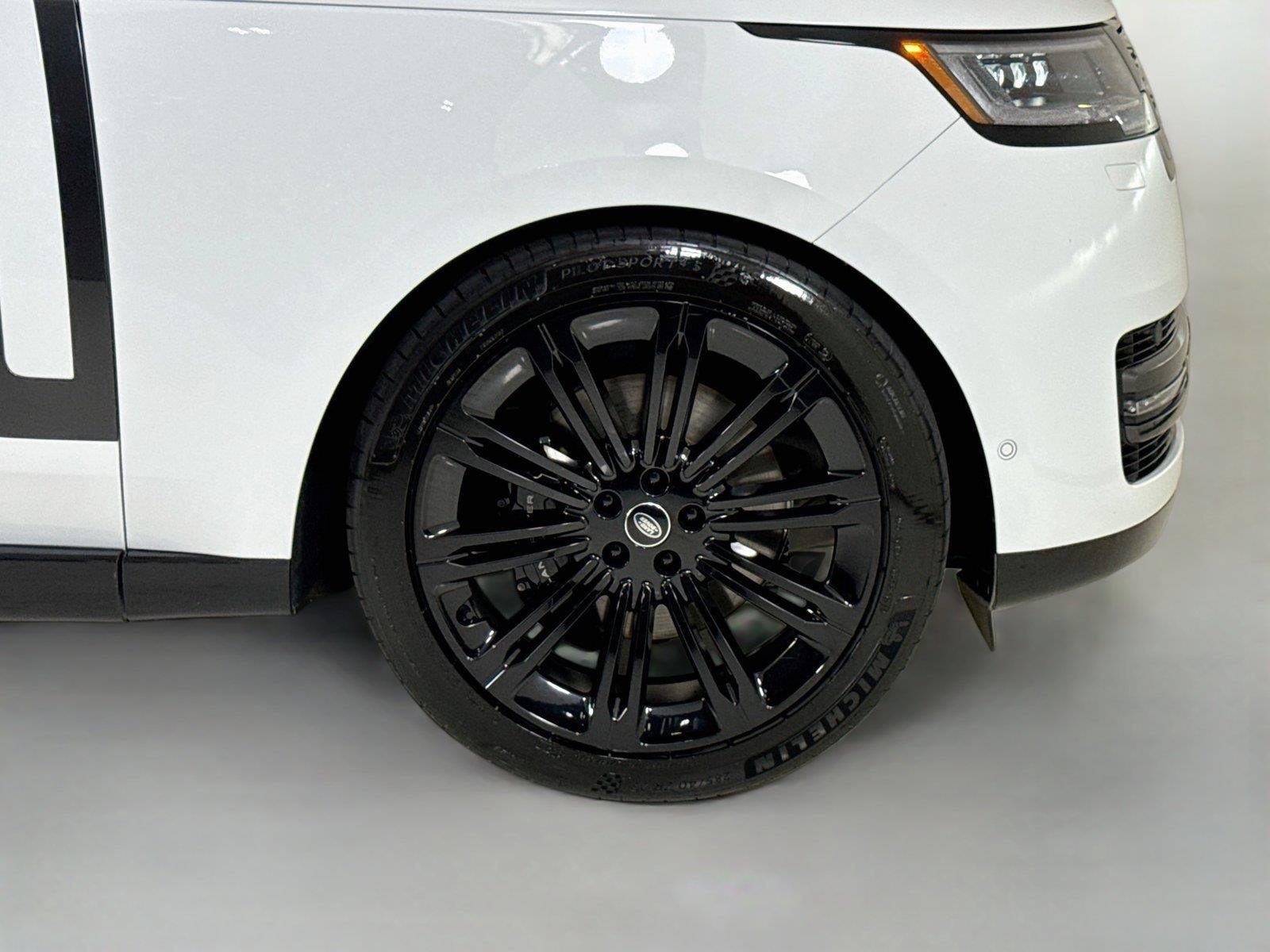 Used 2024 Fuji White Land Rover SE | Blackout Pkg | 360 Camera | Heated/Vented Seats image 40