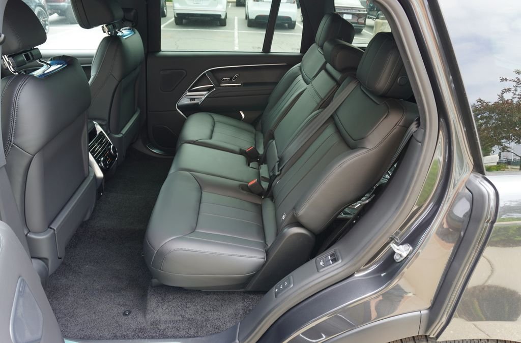 New 2026 Carpathian Grey Land Rover SE image 36