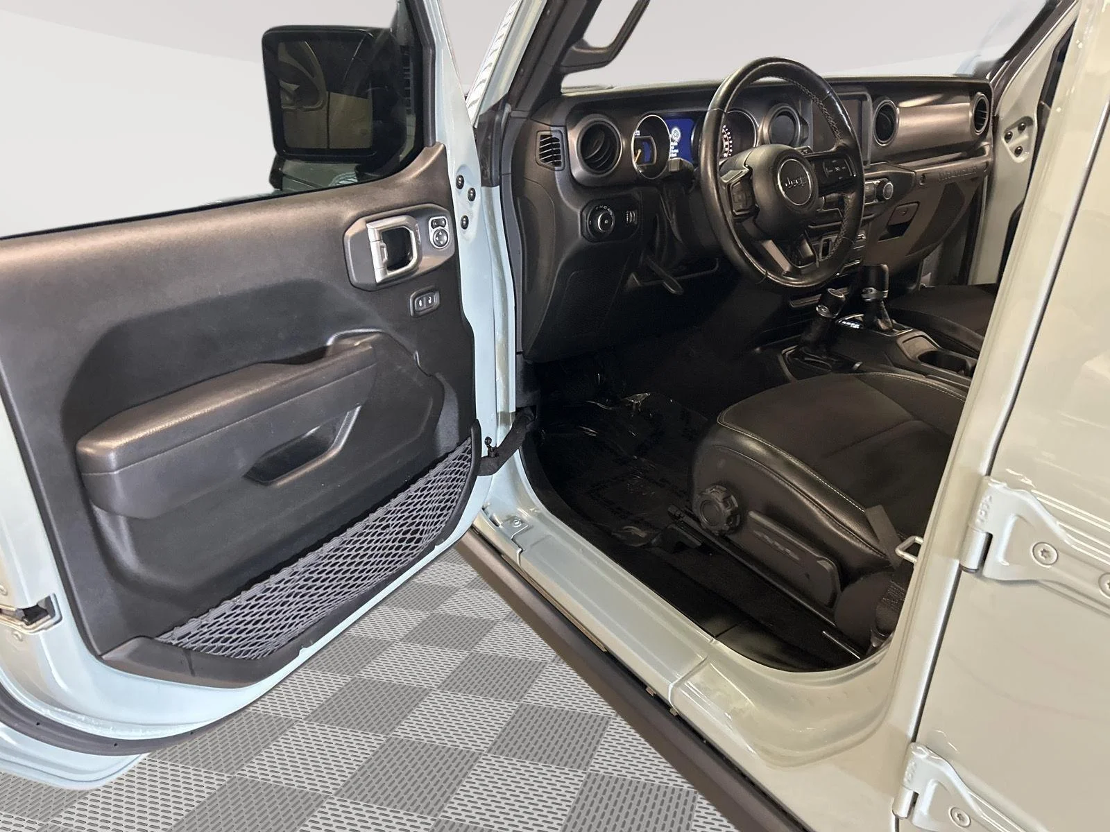 Used 2023 Earl Clearcoat Jeep Freedom image 11