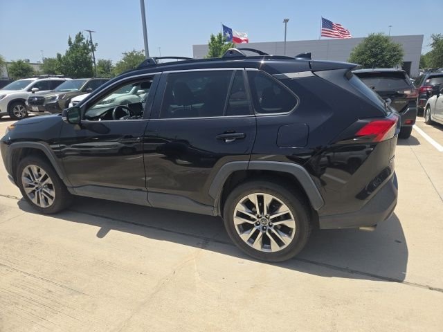 Used 2019  Toyota XLE Premium image 5