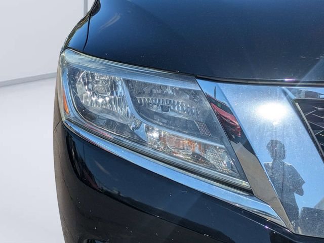 Used 2013 Black Nissan SL image 9