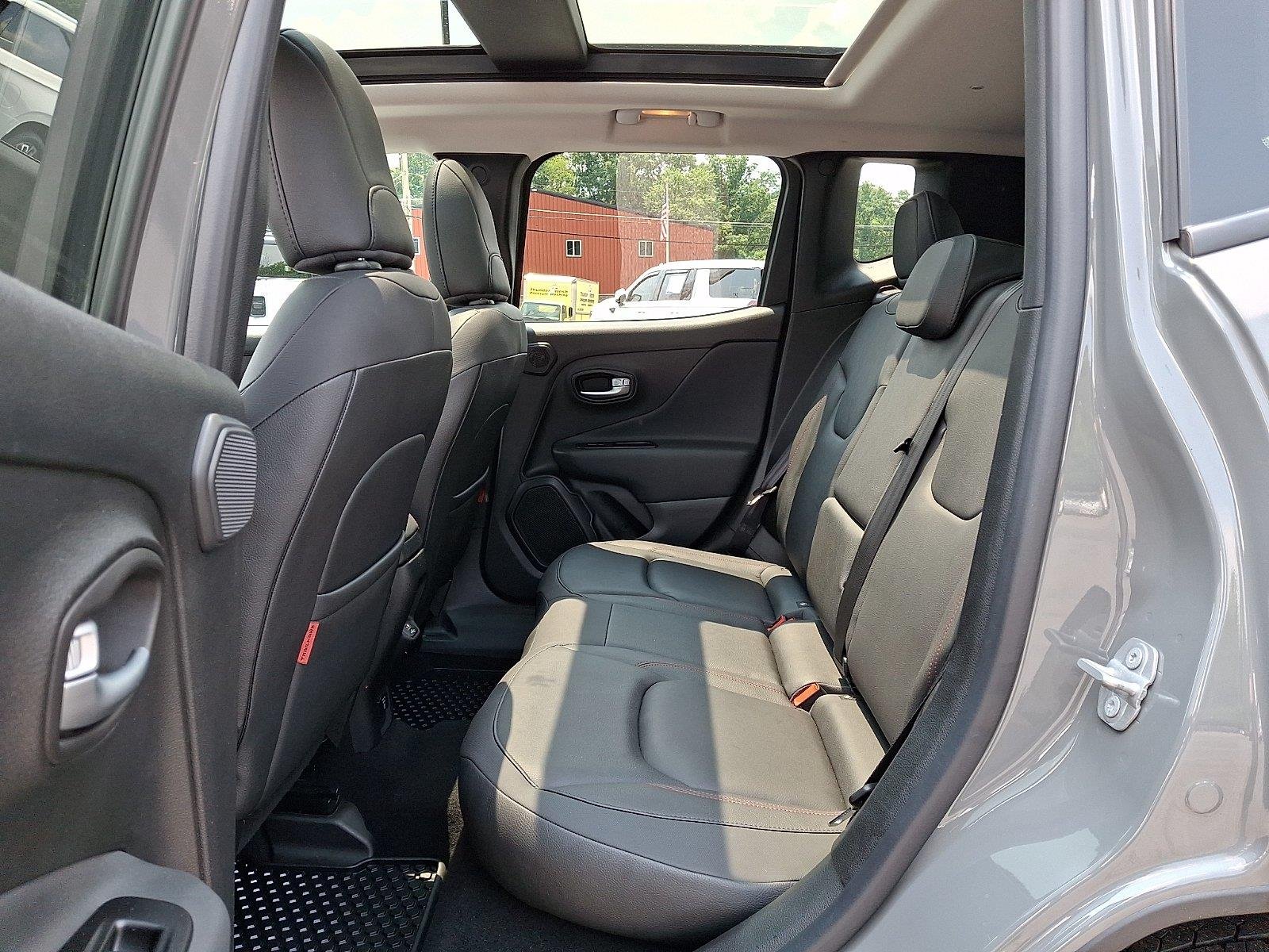Used 2022 Sting-Gray Clearcoat Jeep Trailhawk image 10