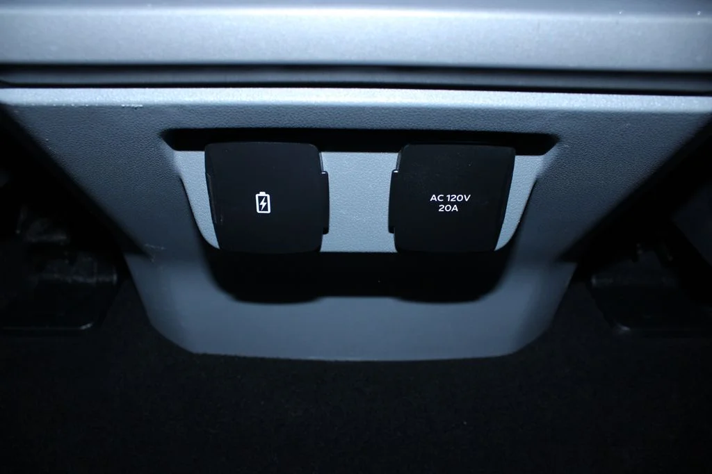 Used 2024 Black Metallic Ford XLT image 18