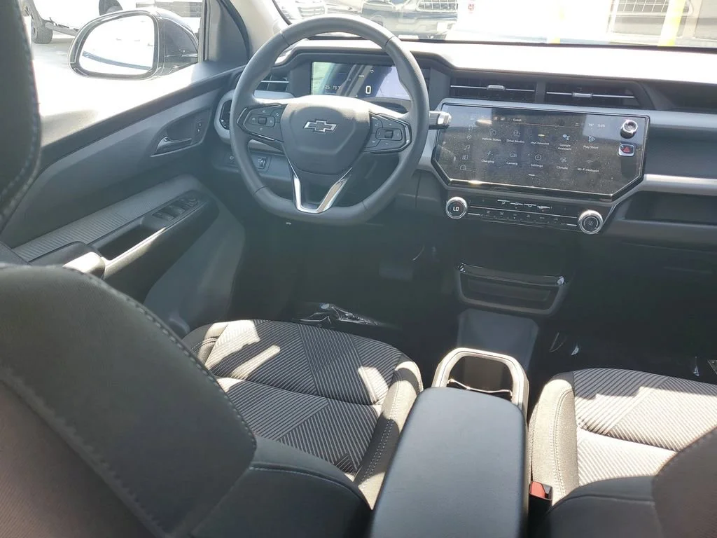 New 2027 Summit White Chevrolet LT image 11
