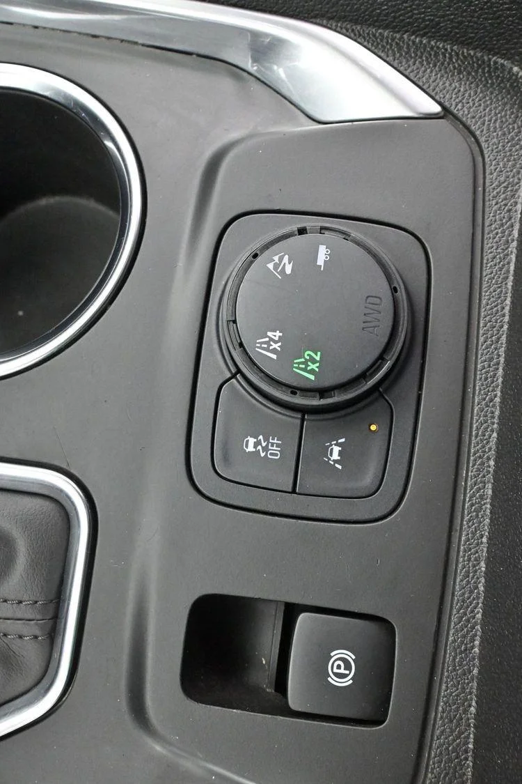 Used 2019 IRIDESCENT PEARL TRICOAT Chevrolet High Country image 29