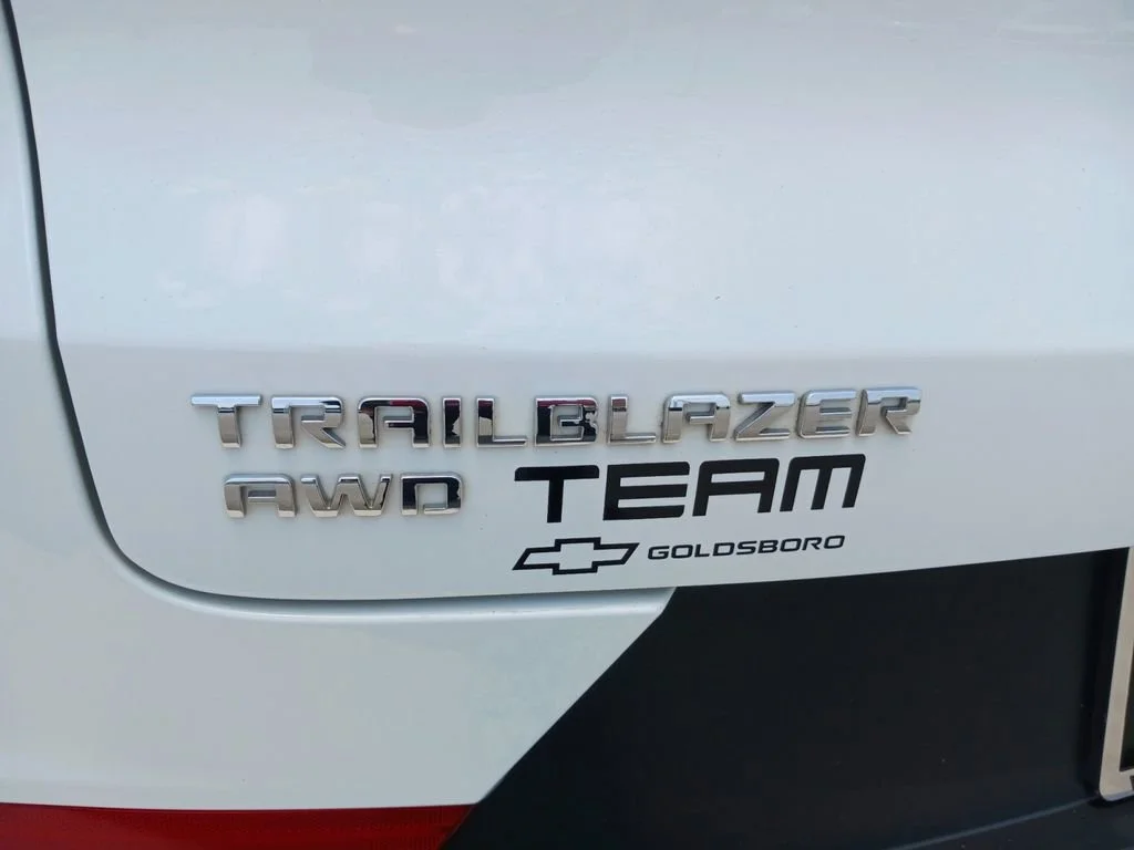 Used 2023 Summit White Chevrolet LT image 29