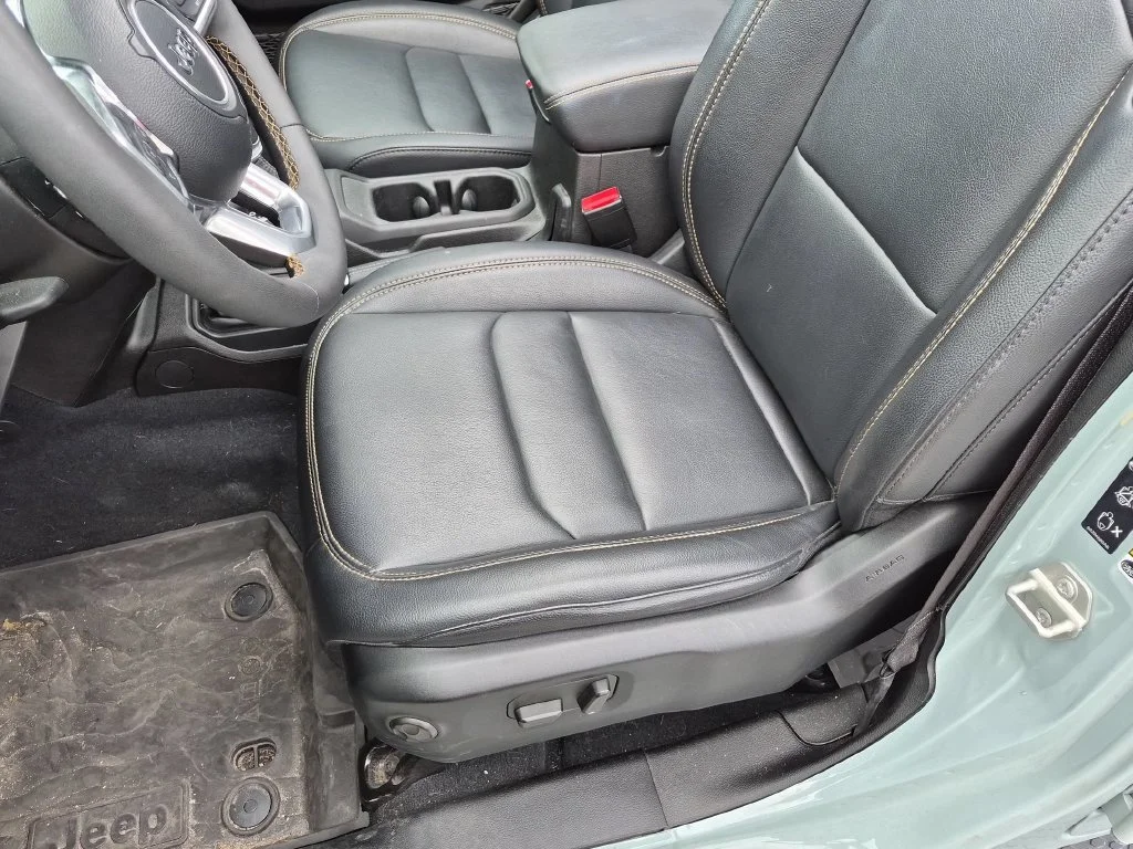 Used 2024  Jeep Sahara 4xe image 23
