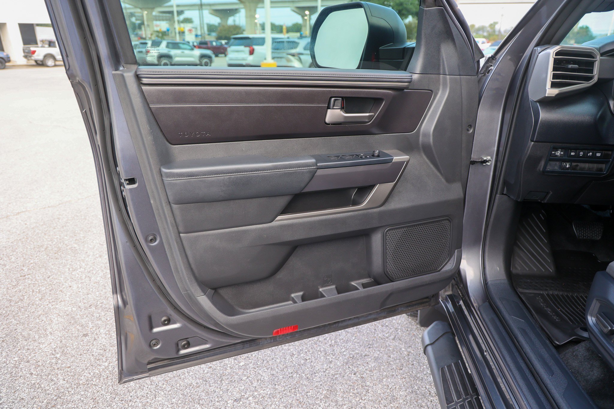 Used 2025 MAGNETIC GRAY MET Toyota SR5 image 30