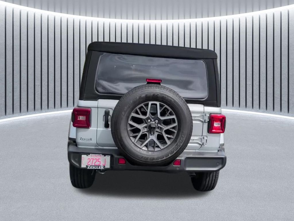 Used 2024 Silver Jeep Sahara image 9