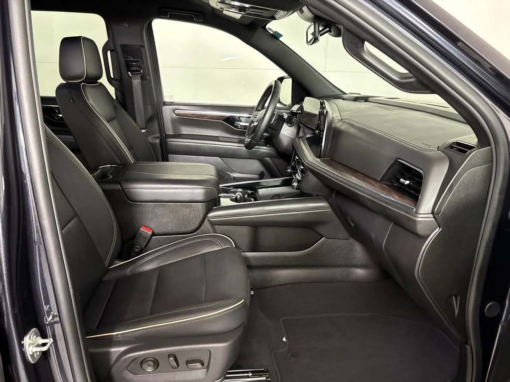 Used 2025 Gray Chevrolet Premier image 19