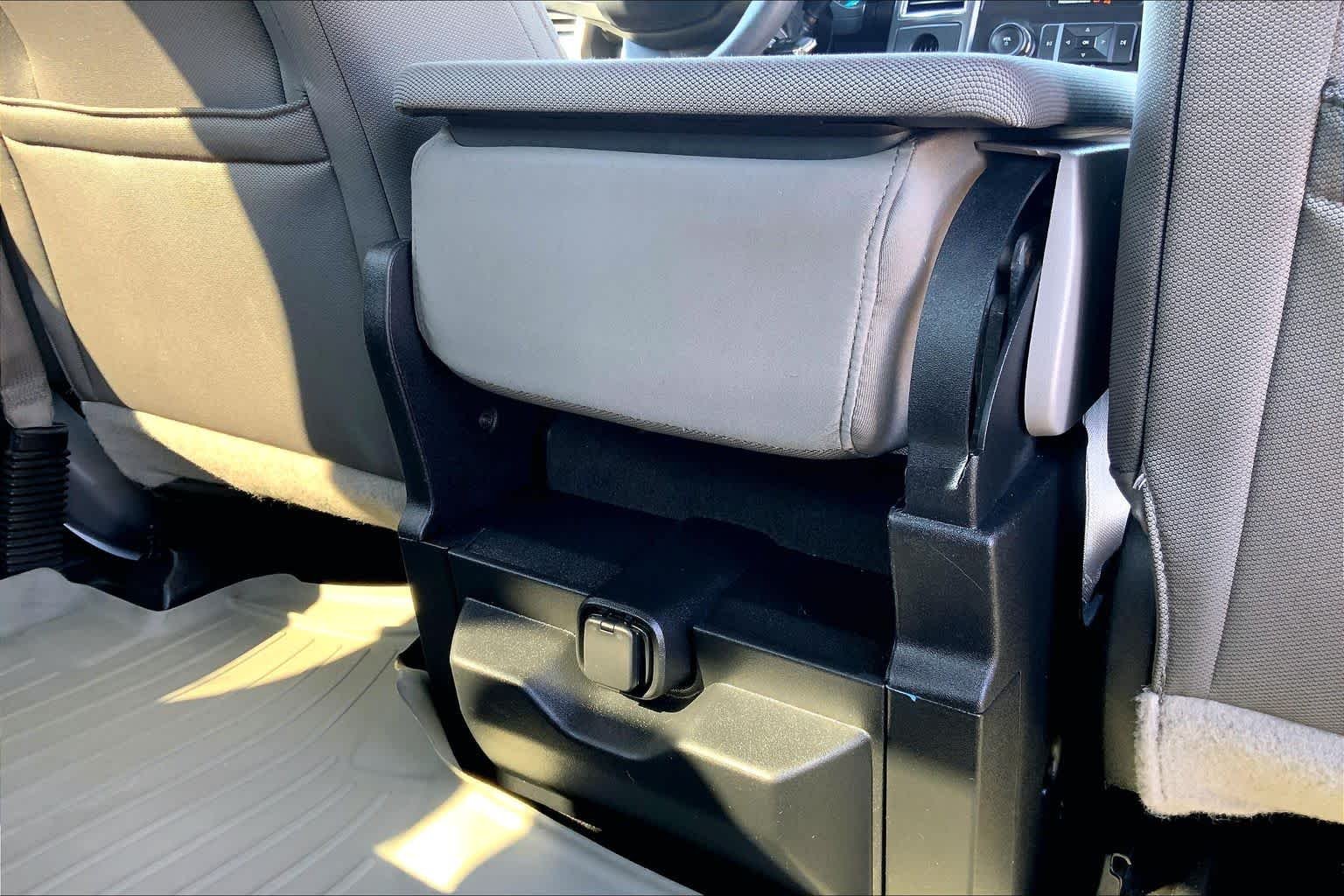 Used 2015 Oxford White Ford XLT image 34