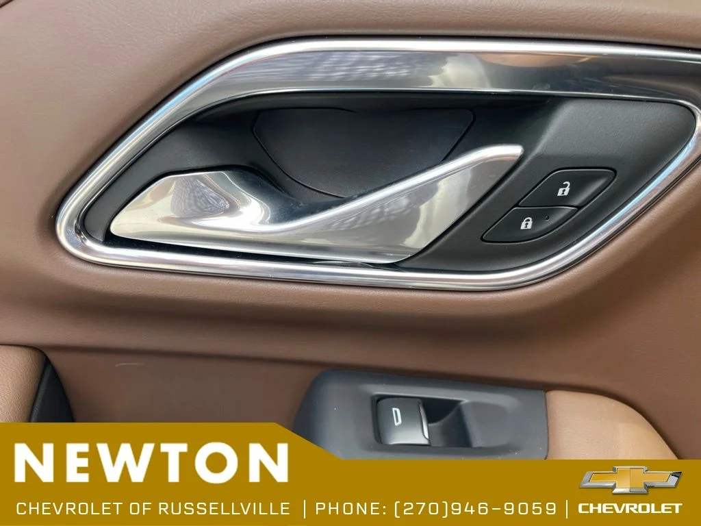 Used 2024 Pearl Chevrolet High Country image 41