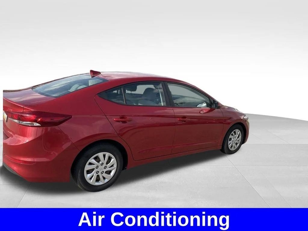 Used 2017 Red Hyundai SE image 6