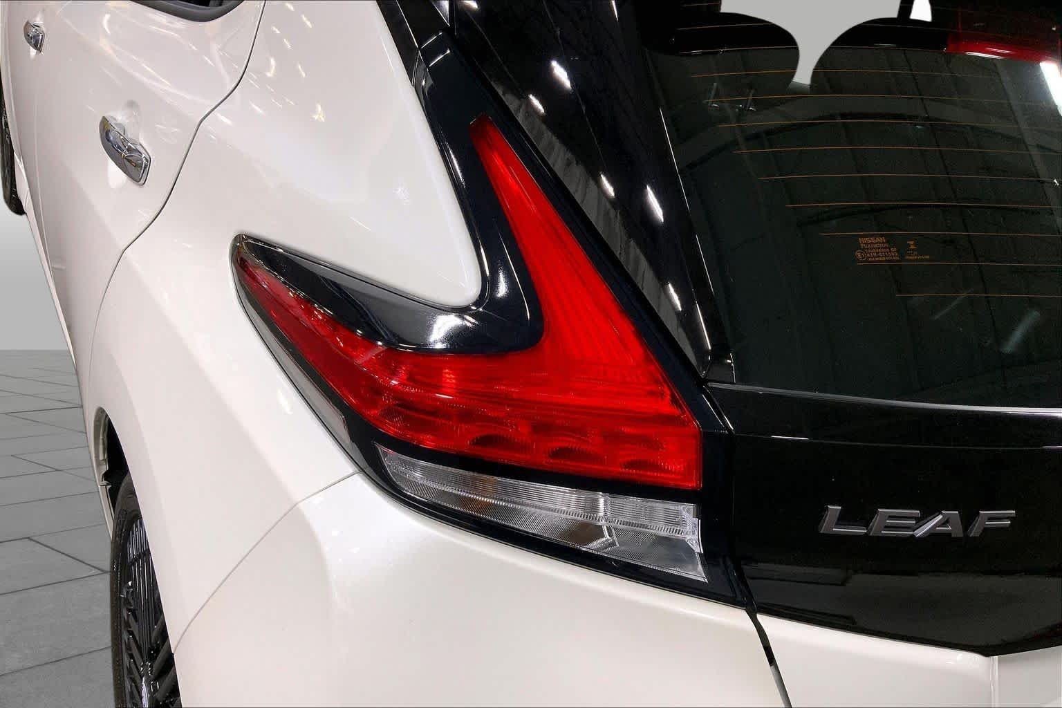 Used 2024 Super Black/Pearl White Nissan SV PLUS image 28