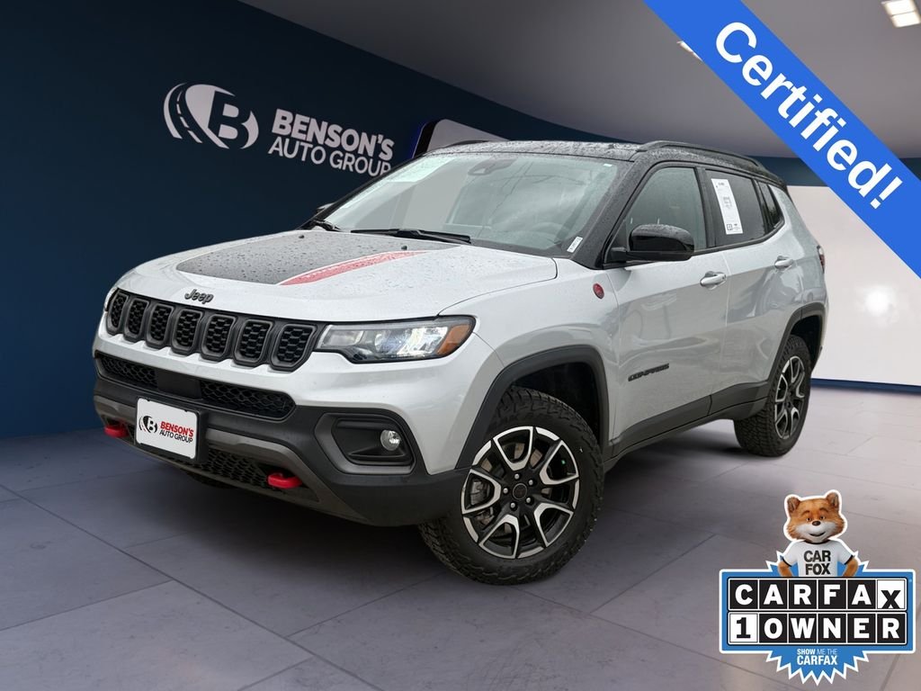Used 2025 Silver Jeep Trailhawk image 1