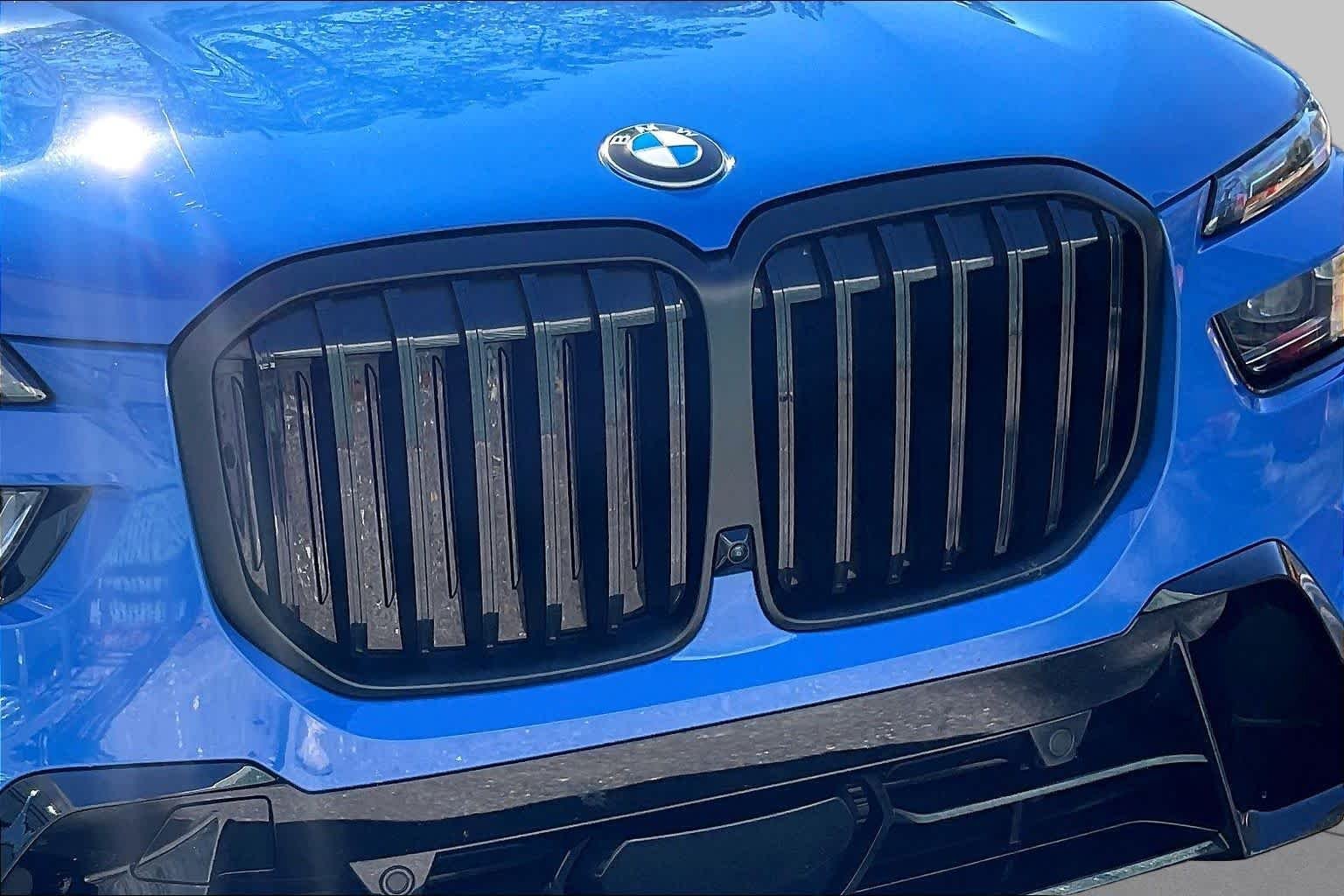 Used 2026 Santorini Blue BMW xDrive40i image 32