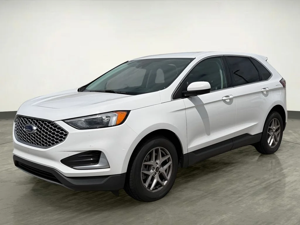 Used 2024 White Ford SEL image 1