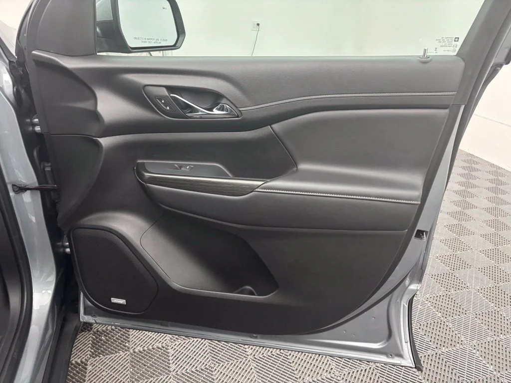 Used 2023 Silver GMC SLT image 31