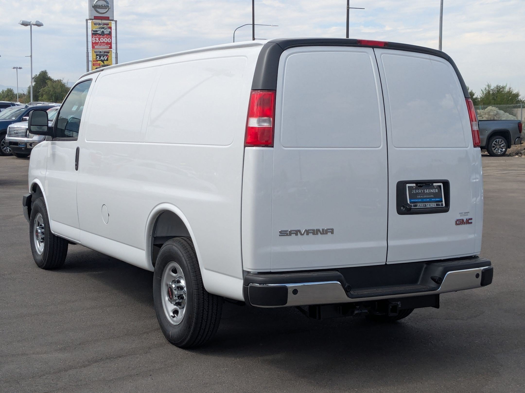 New 2025 Summit White GMC Work Van image 3