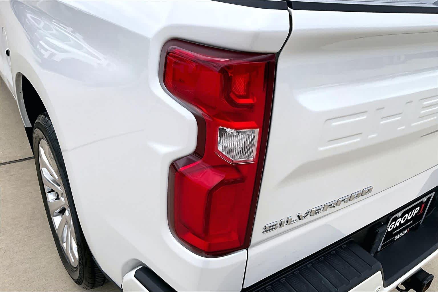 Used 2022 Iridescent Pearl Tricoat Chevrolet High Country image 28