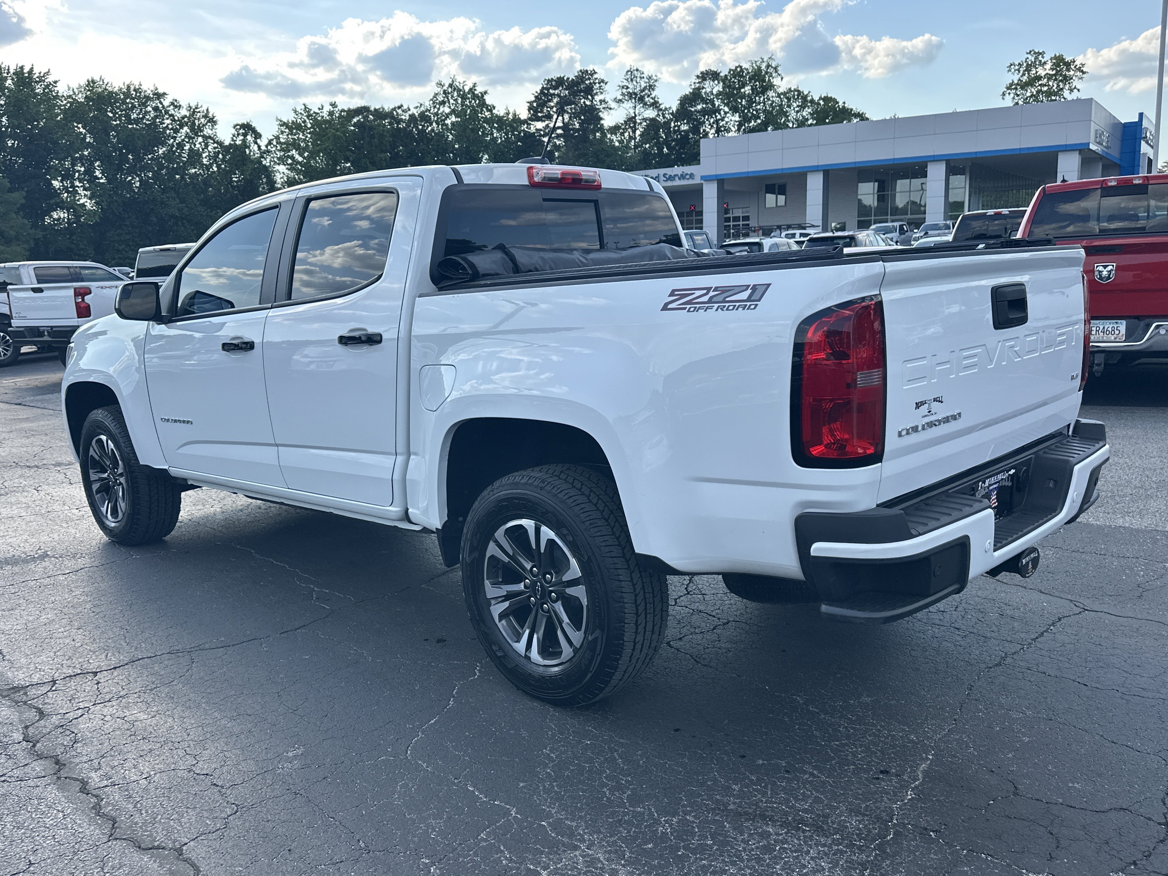 Used 2022 Summit White Chevrolet Z71 image 6