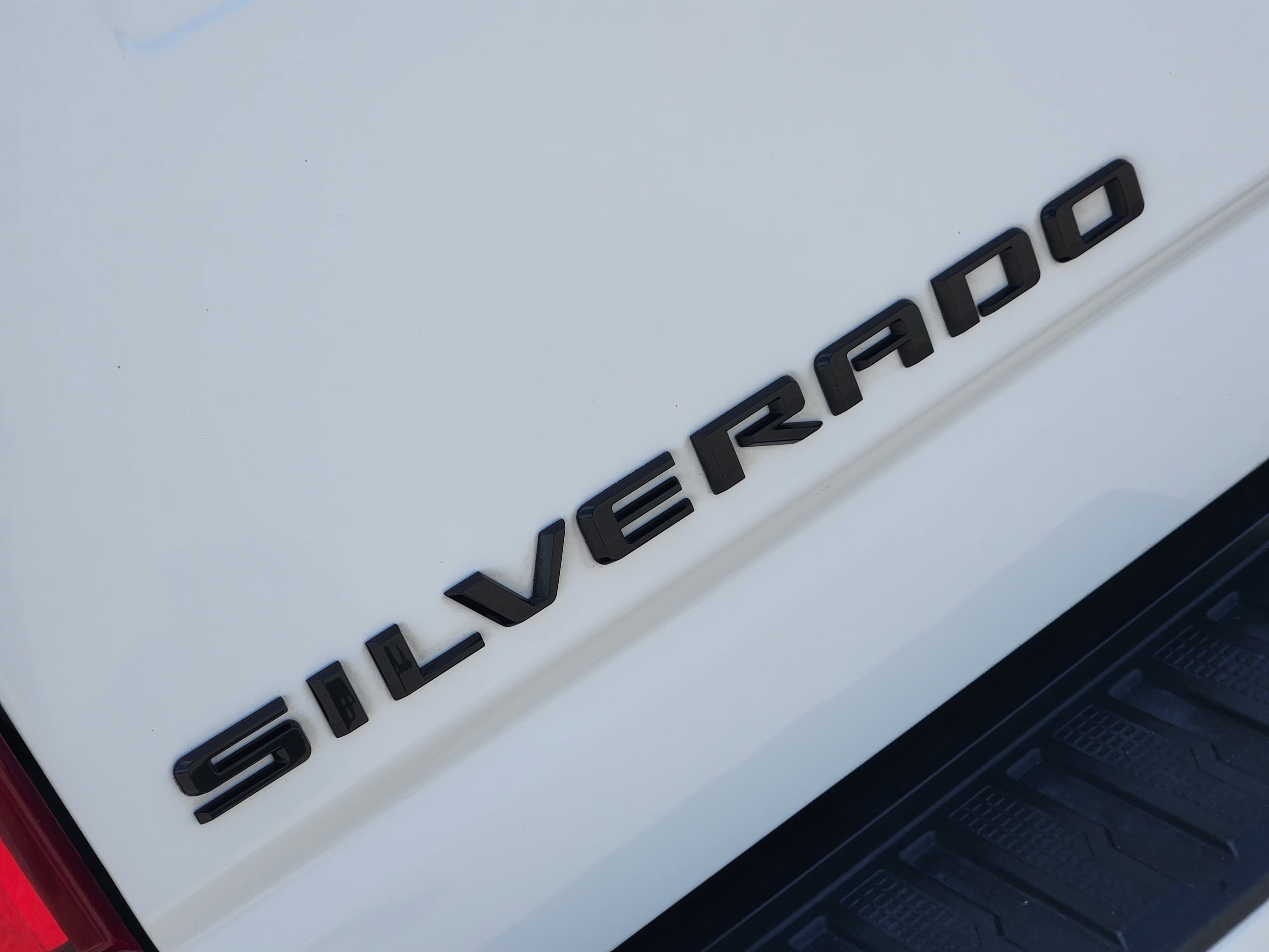 Used 2022 Summit White Chevrolet LTZ image 12