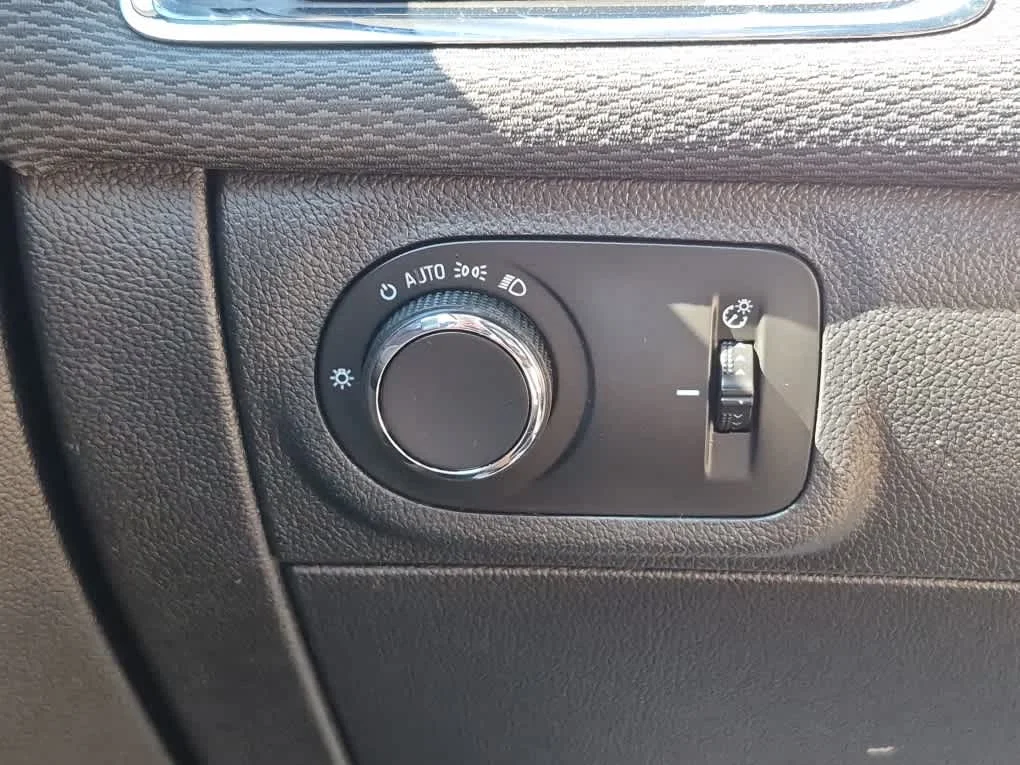 Used 2017 Summit White Chevrolet LS image 30