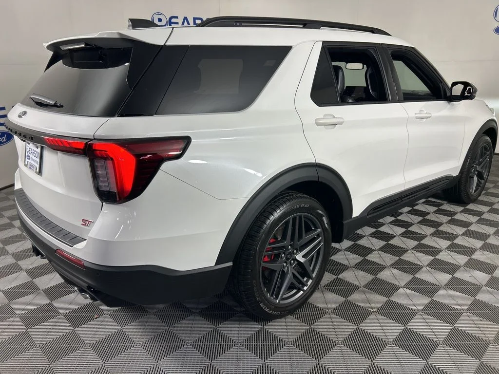 2025 Ford Explorer ST - Photo 8