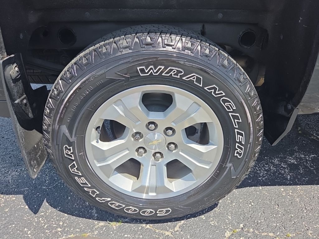 Used 2019 Gray Chevrolet LT image 19