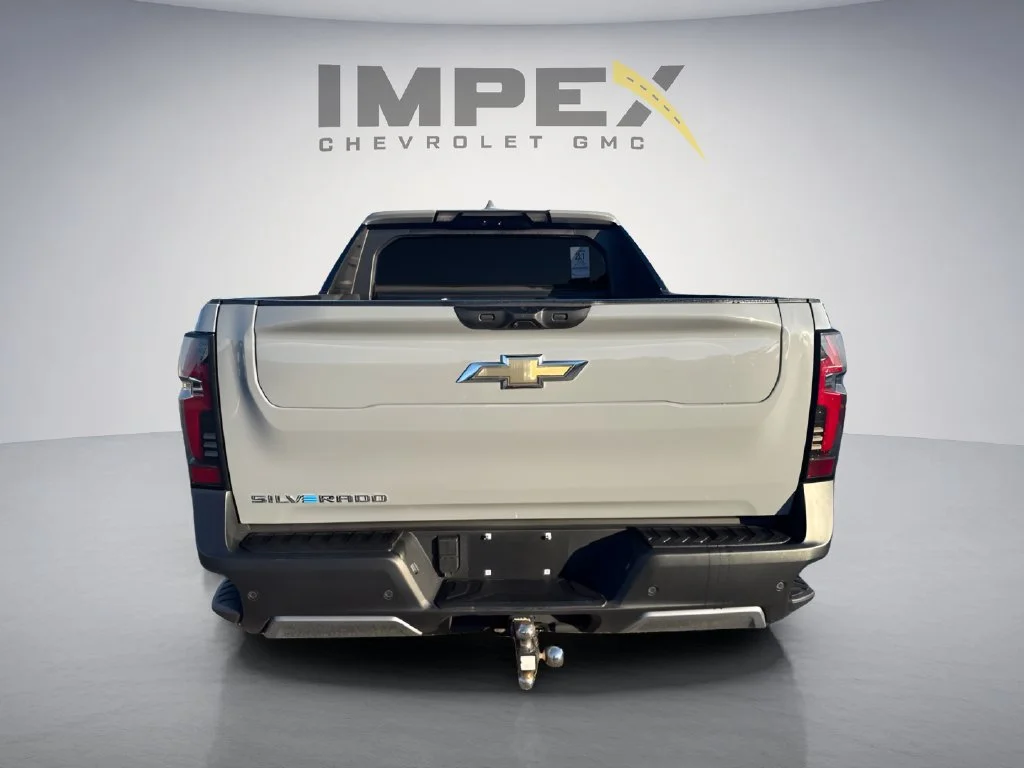 Used 2025 Gray Chevrolet LT image 4
