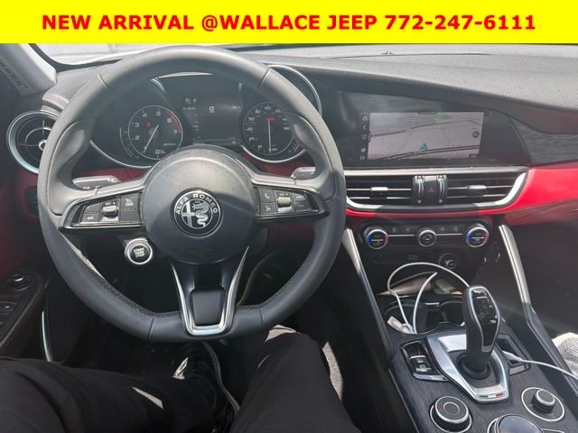 Used 2020  Alfa Romeo Base image 3