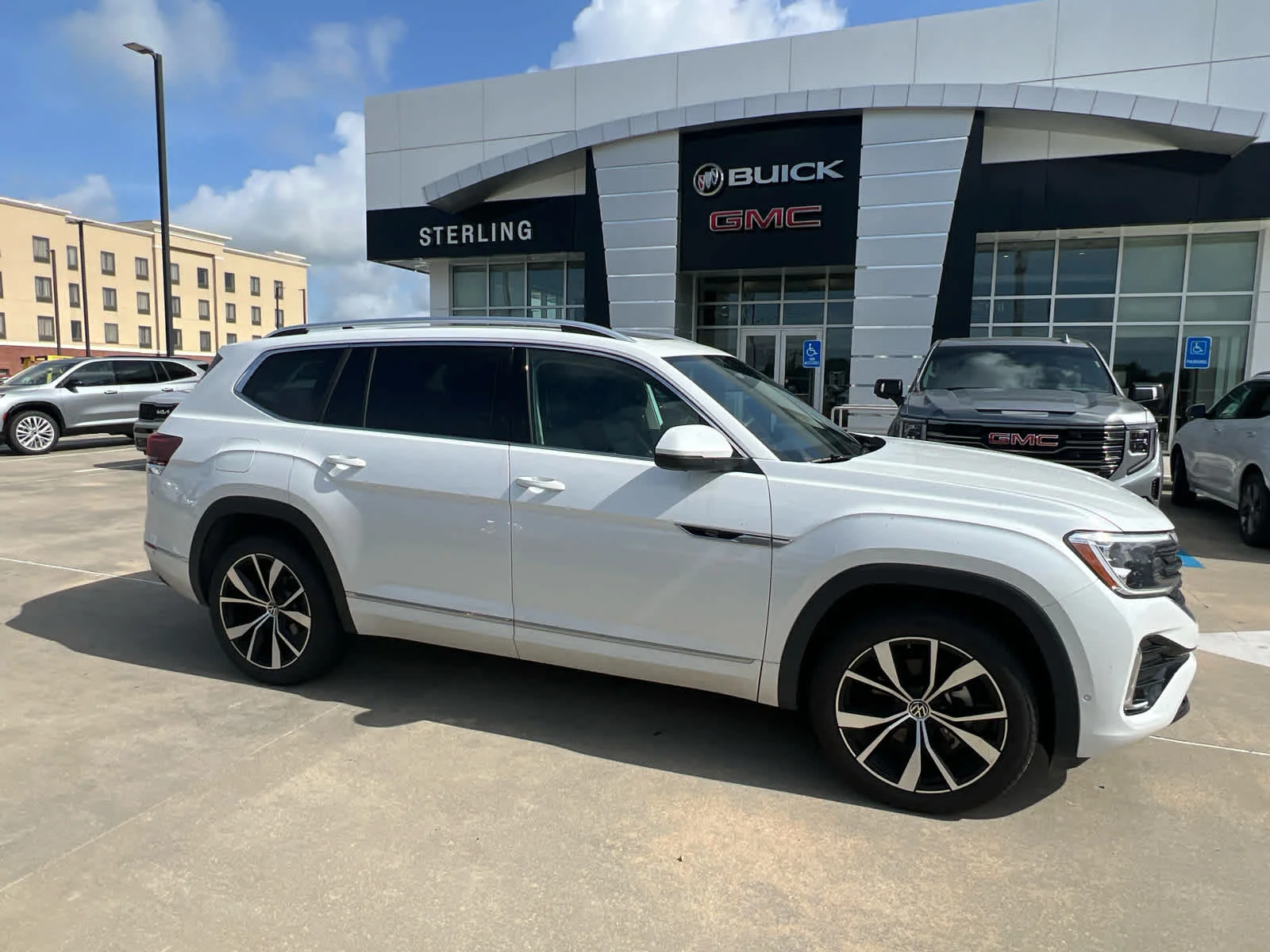 2025 Volkswagen Atlas 2.0T SEL Premium R-Line
