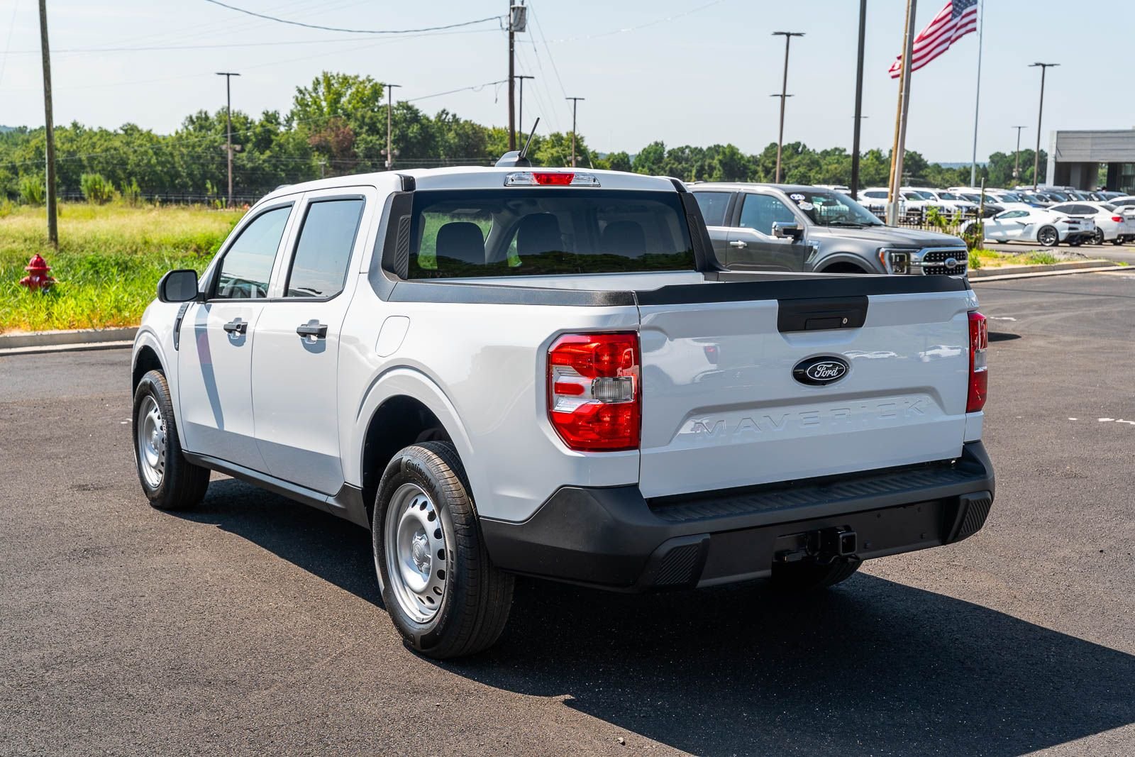 New 2026 Oxford White Ford XL image 3