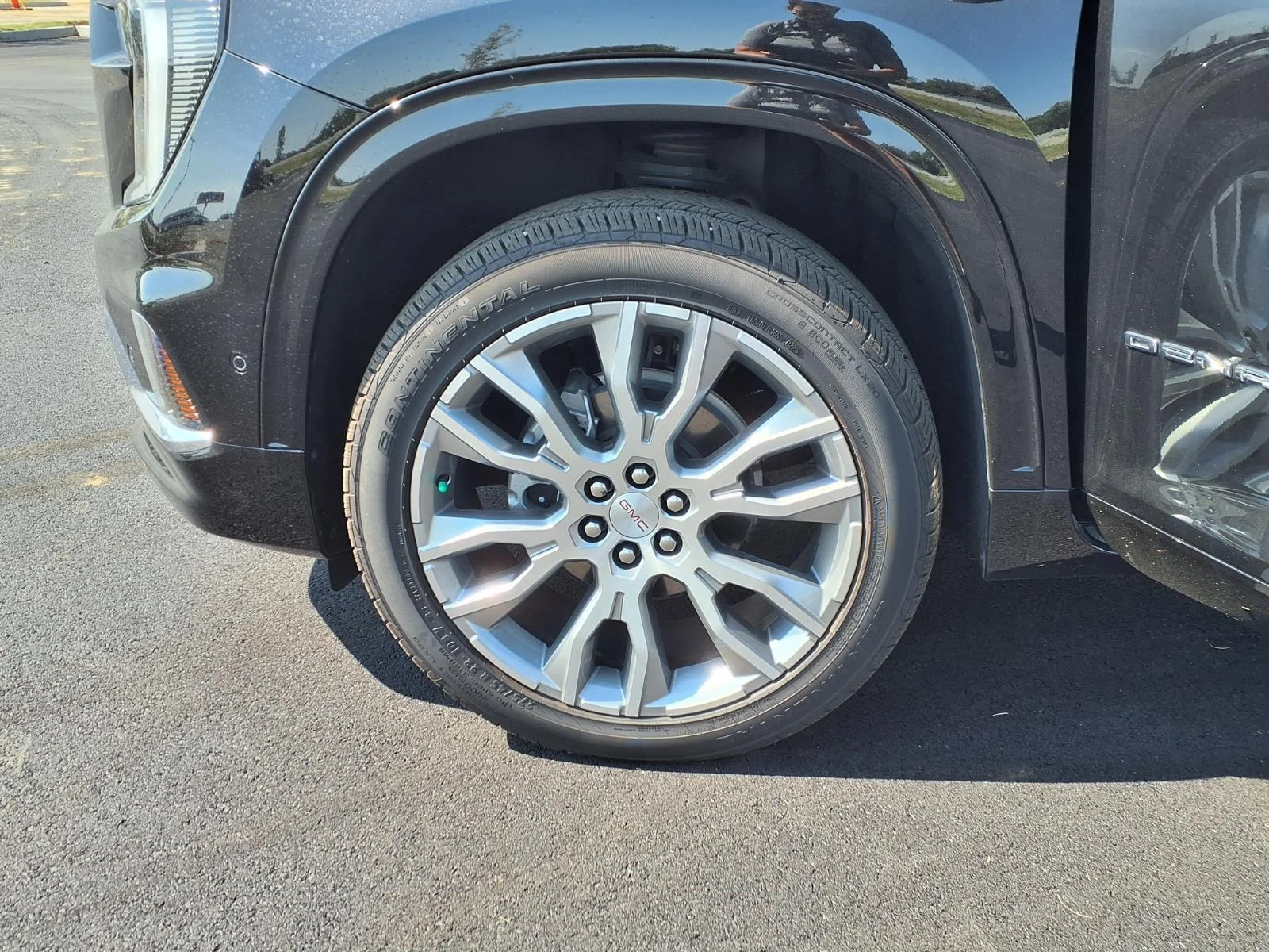 Used 2025 Ebony Twilight Metallic GMC AWD Denali image 23