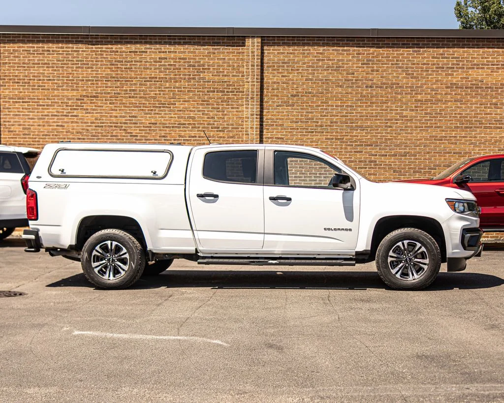 Used 2022 White Chevrolet Z71 image 9