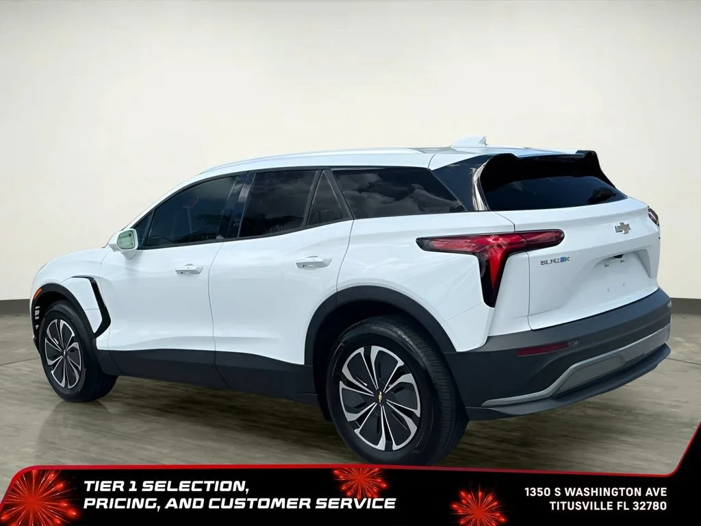 Used 2024 Summit White Chevrolet LT image 5